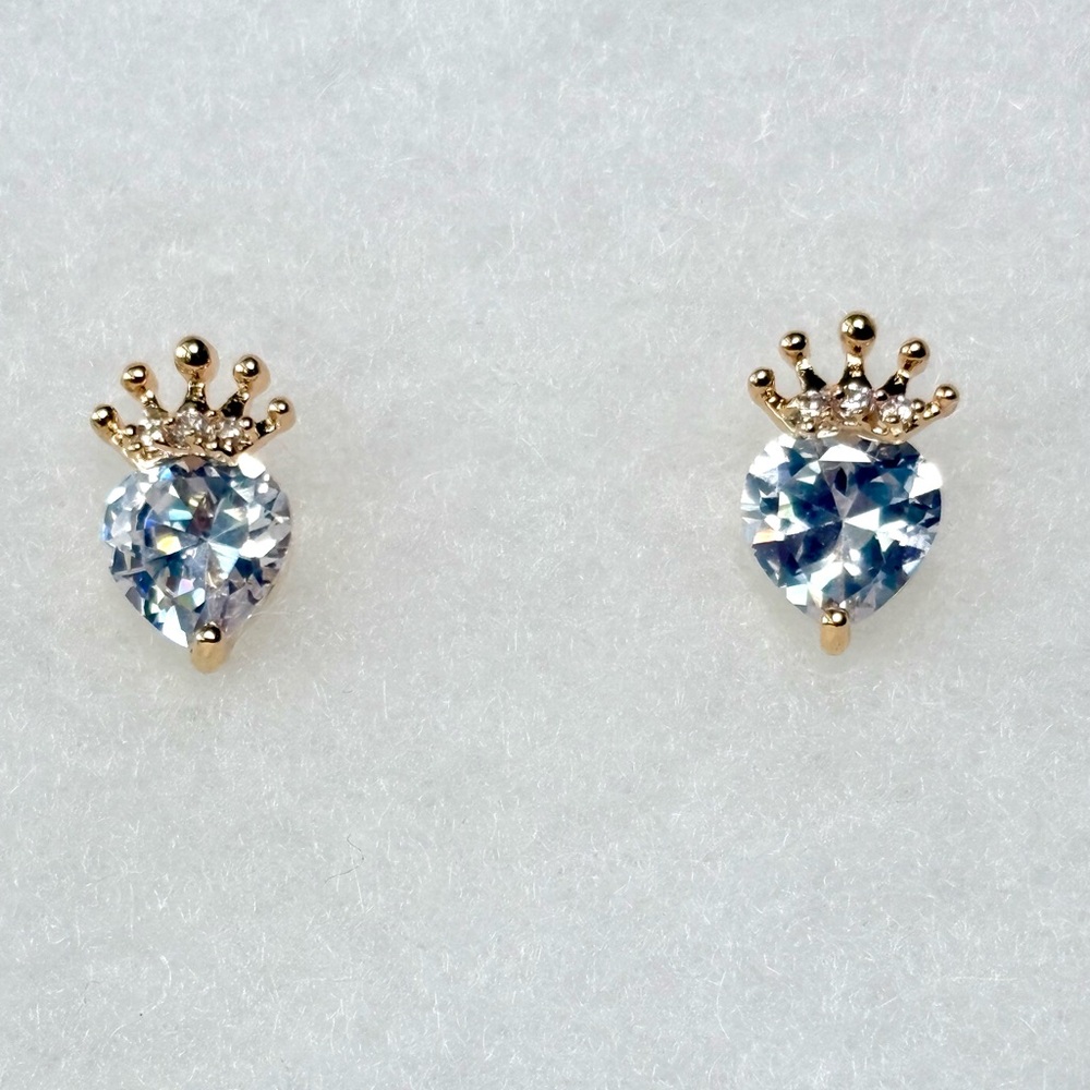 Gold Crown‎ Heart Earrings - Picture 5 of 14